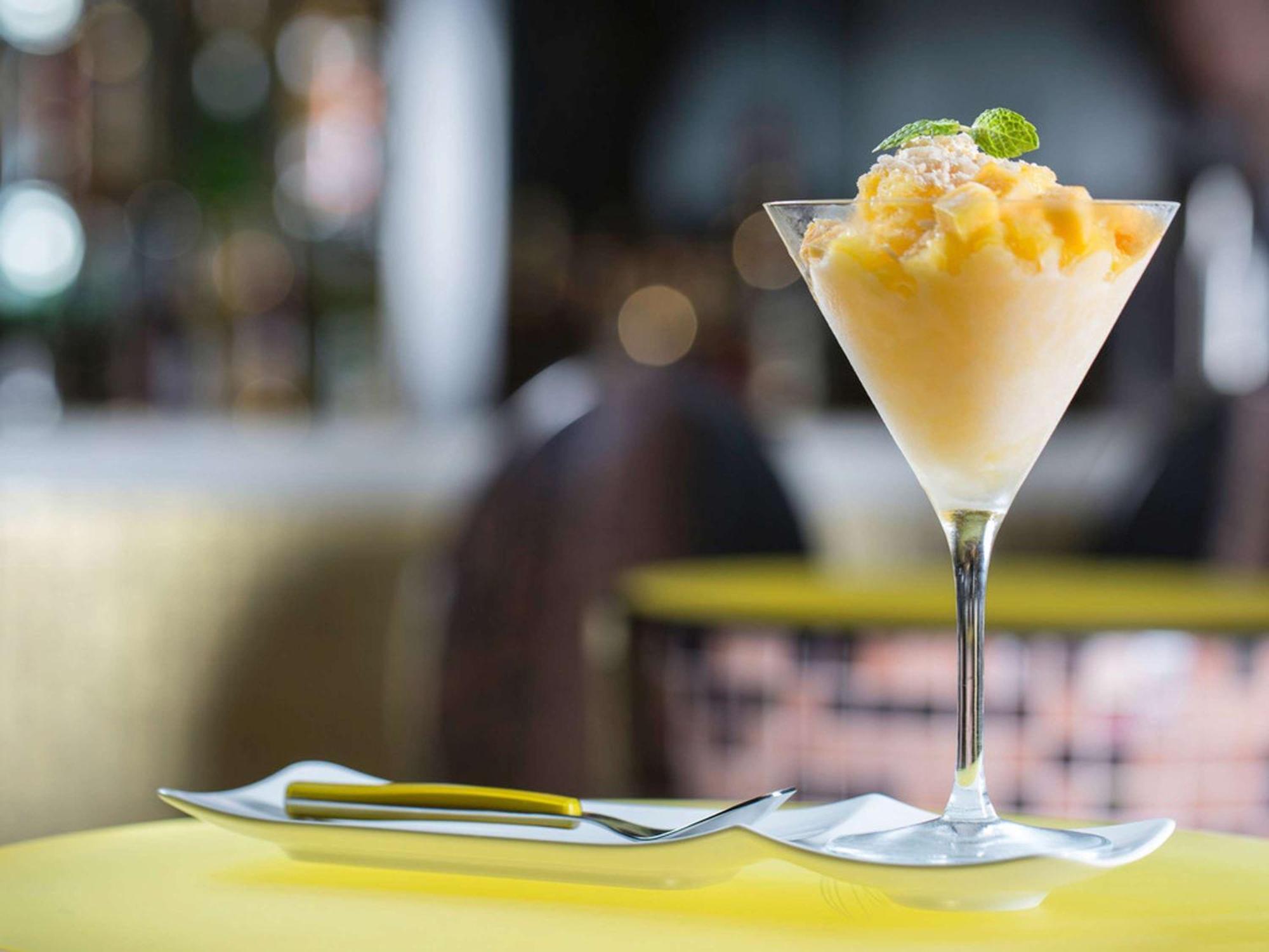 Pullman Dubai Jumeirah Lakes Towers Екстериор снимка A mango lassi